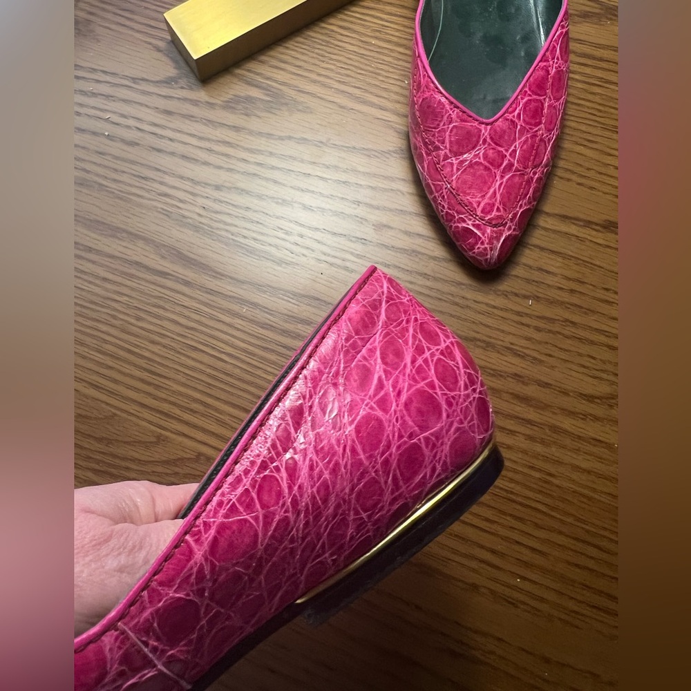Rare, Vintage Gucci Pink Flats with Textured Design - Picture 7 of 11